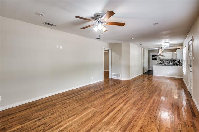 Building Photo - 207 Varsity Cir
