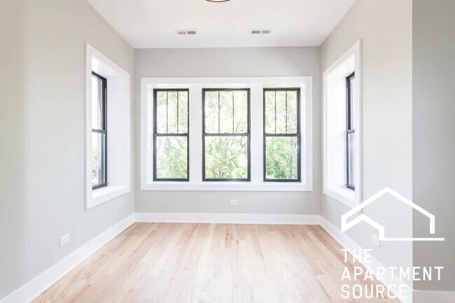 Foto del edificio - 2455 W Logan Blvd