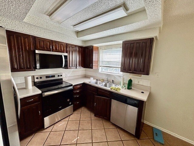 Building Photo - 2304 Vineyard Dr