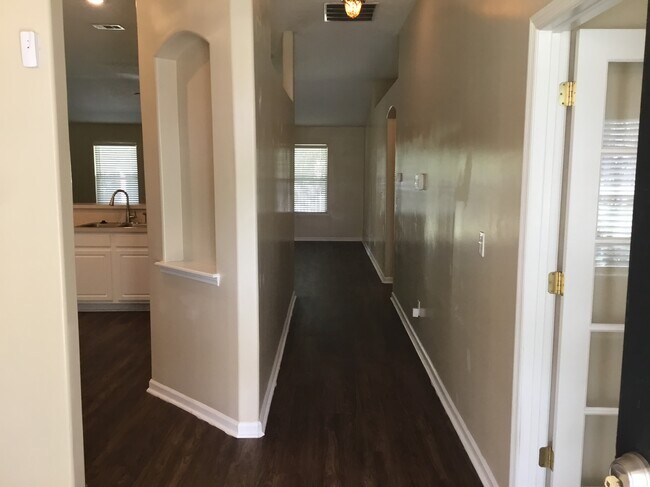 Foto del edificio - 8745 Edgebrook Ct