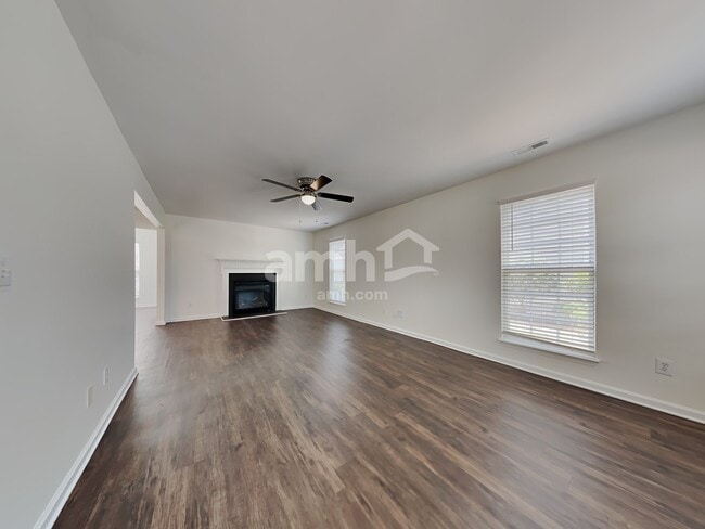 Building Photo - 9927 Spring Park Dr