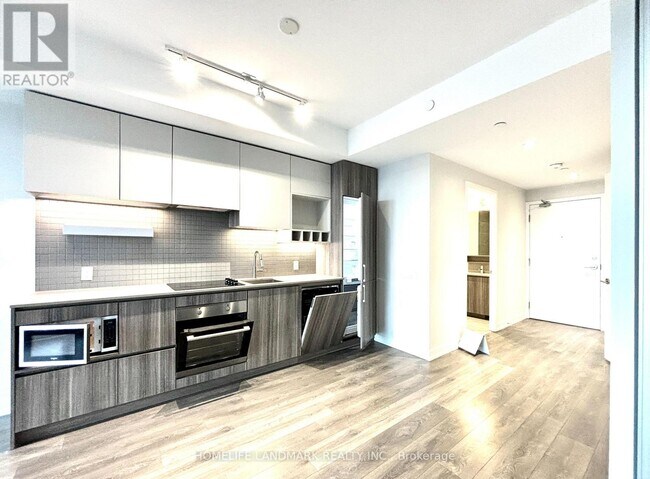 Photo du bâtiment - 898 Portage Pkwy