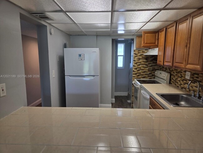 Building Photo - 8060 N Colony Cir