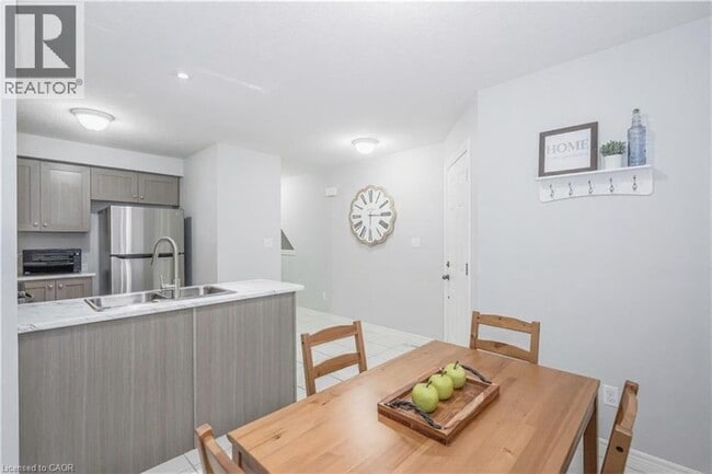 Building Photo - 15 Carere Crescent