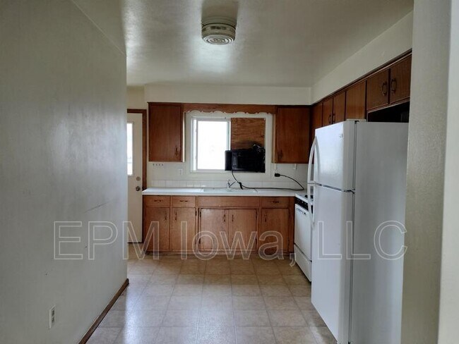 Building Photo - 1423 Starview Dr