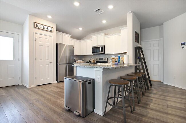Building Photo - 121 Akston Ct