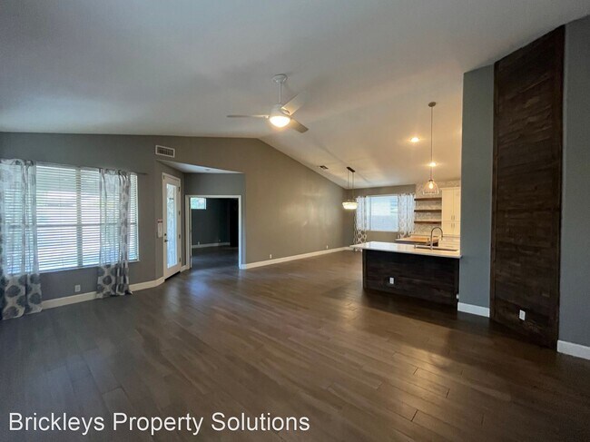 Building Photo - 3 br, 2 bath House - 2660 E Hulet Dr.