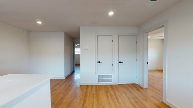 Building Photo - Irving at Bishop Ridge