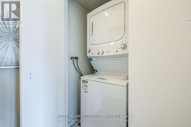 Building Photo - 218 Queens Quay W