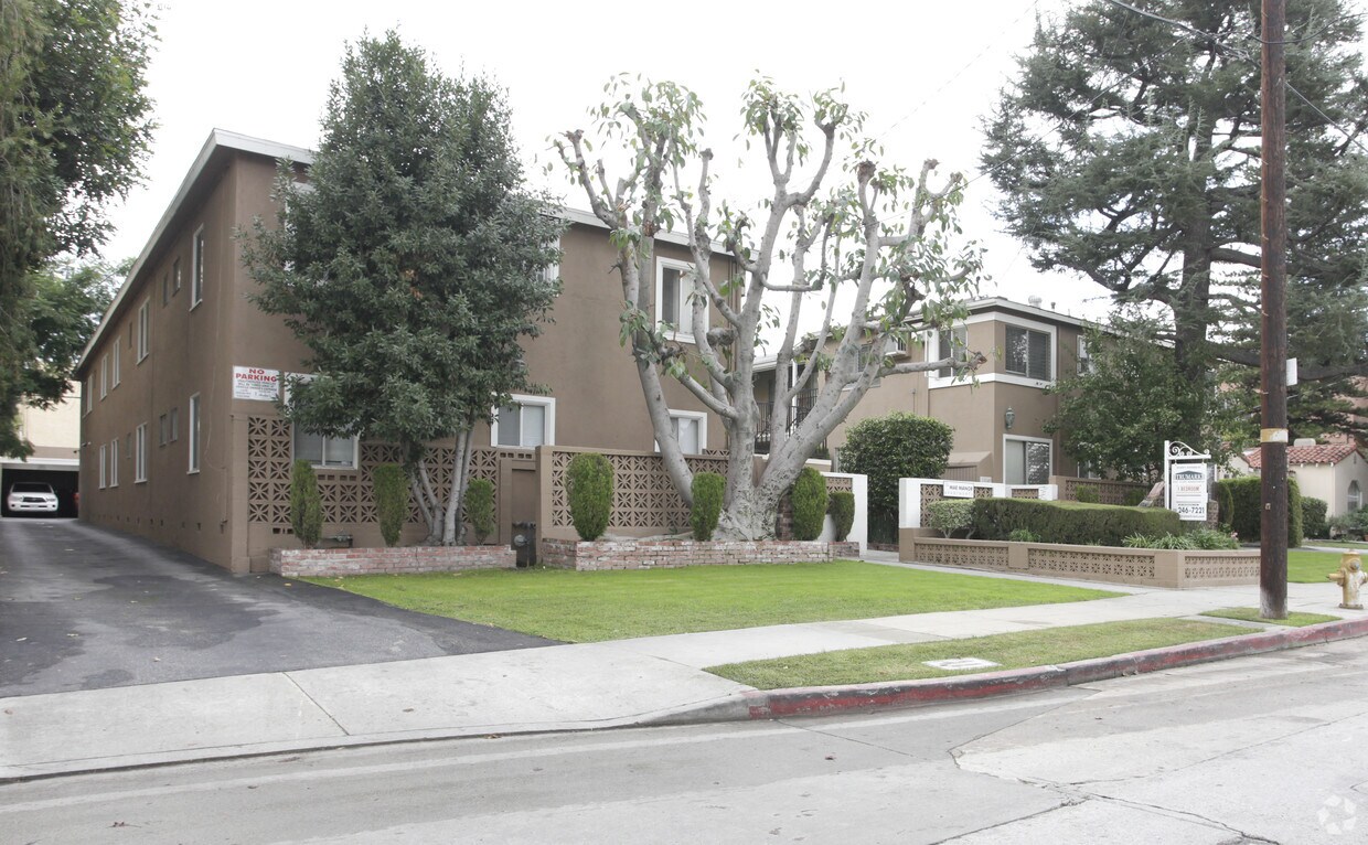 Primary Photo - 10834-10840 Bloomfield St