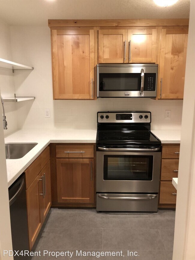Building Photo - 2 br, 1 bath Apartment - 3931 N Juneau Str...