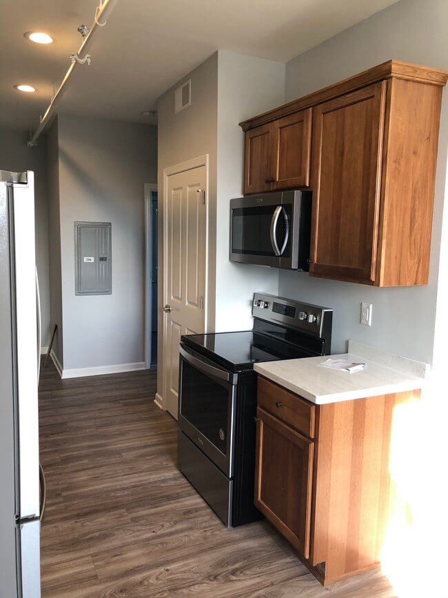 Kitchen - 473 Aurora St