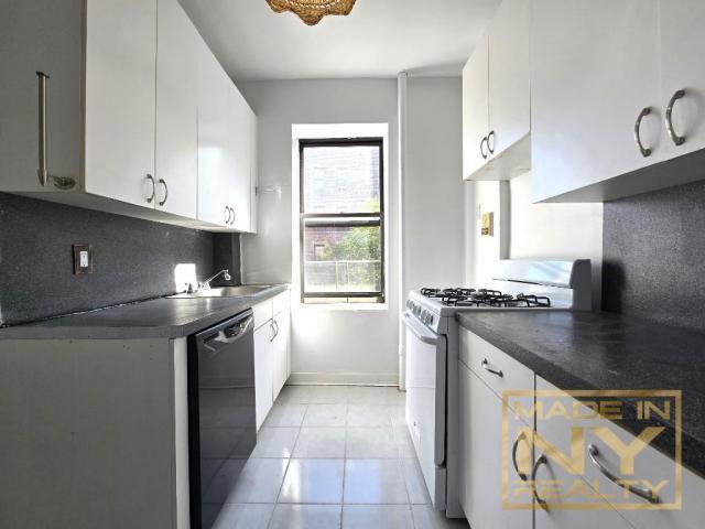 Foto principal - 3 bedroom in KEW GARDENS NY 11415