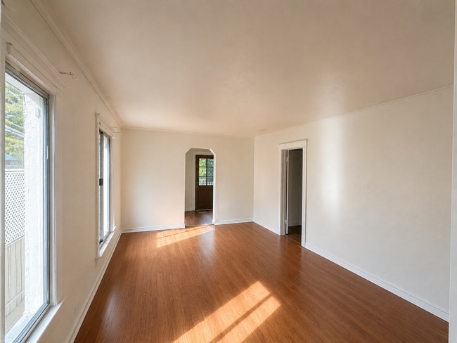 Building Photo - 1449 Angelus Ave