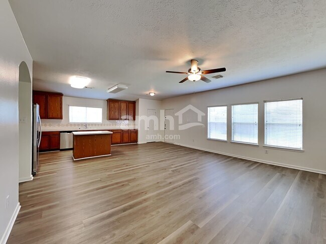 Foto del edificio - 3043 Crestbrook Bend Ln
