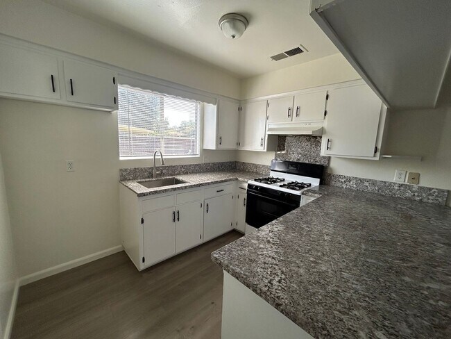 Foto del edificio - 1110 W Chestnut St