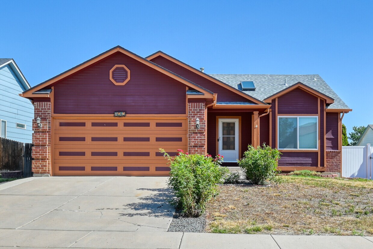 Primary Photo - 1642 S Canoe Creek Dr