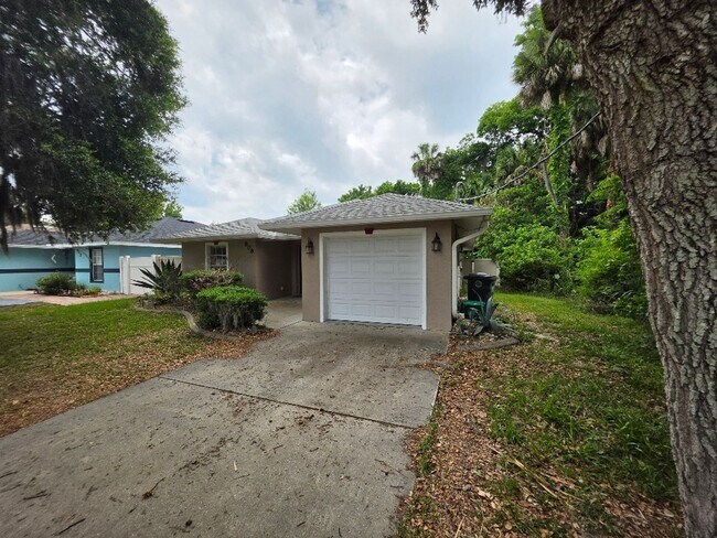 Foto del edificio - Beautiful 3 Bedroom 2 Bathroom Daytona Beach Home