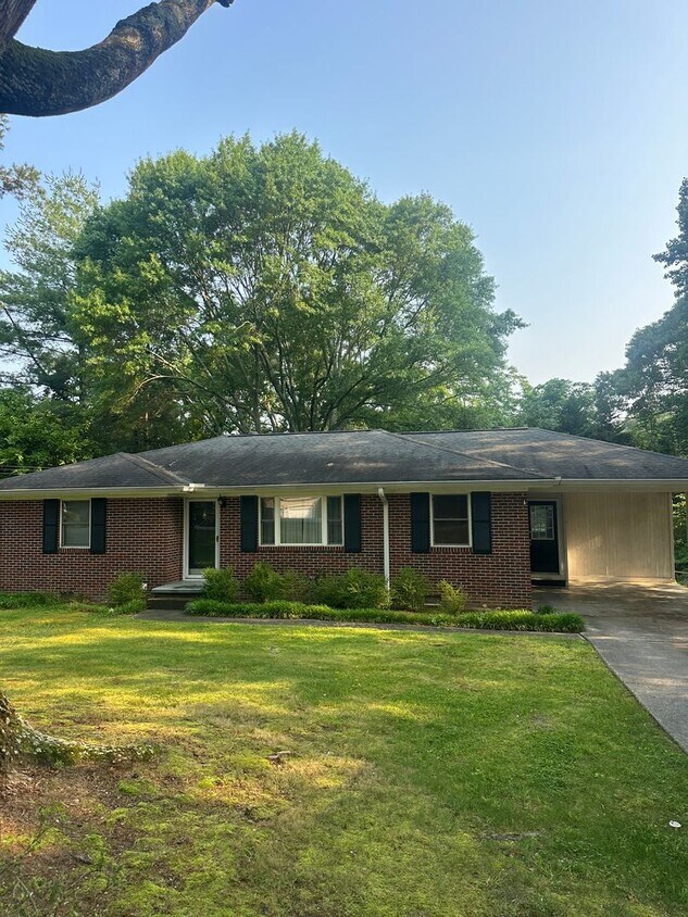Foto principal - Single Family Ranch in Downtown Gainesville