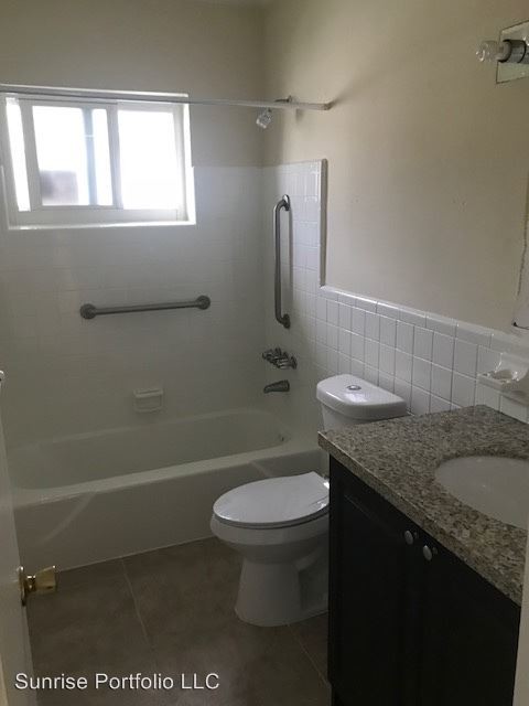 Foto del edificio - 2 br, 1 bath Apartment - 5971 NW 16th Pl