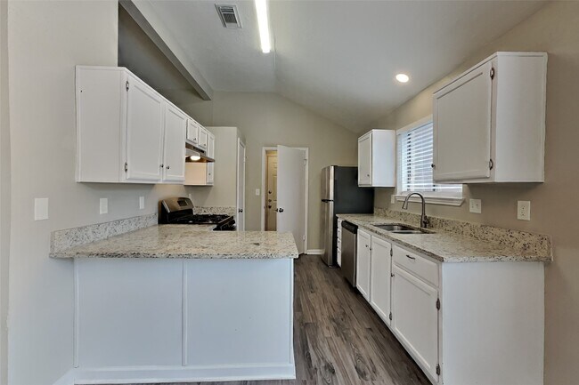 Foto del edificio - 8155 Big Oak Trail Dr