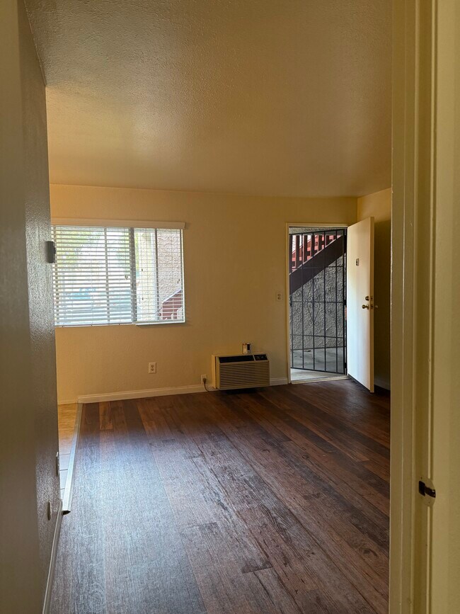 Foto del edificio - 4857 College Ave