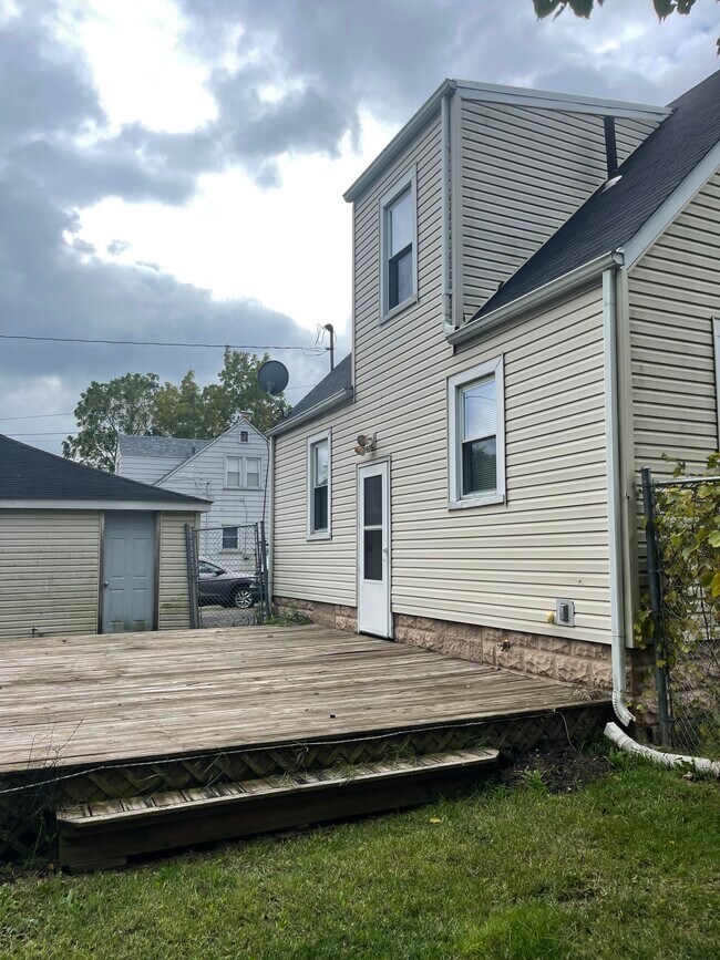 8215 Rutledge St, Merrillville, IN 46410 House Rental in Merrillville