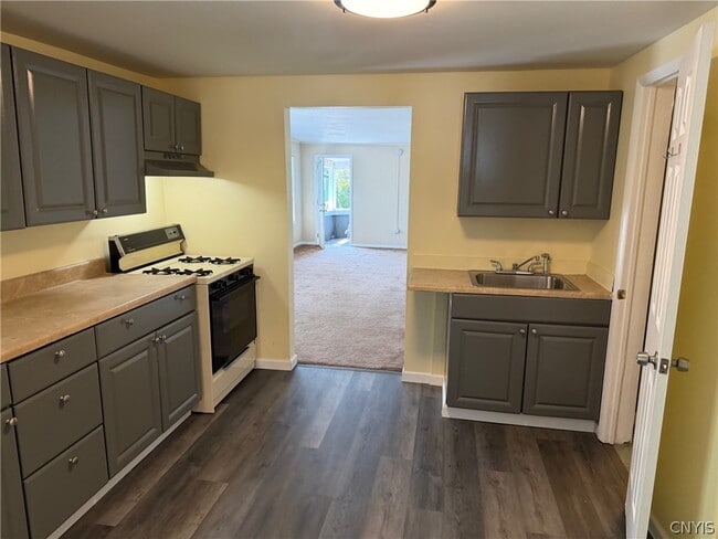 Foto del edificio - 244 Harding St