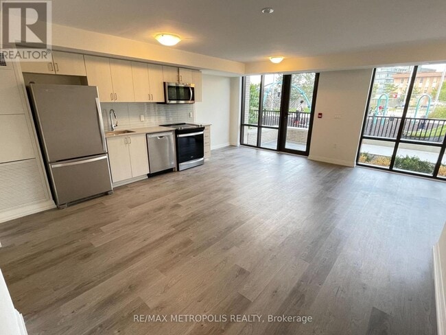 Photo du bâtiment - 325-T325 Yorkland Blvd