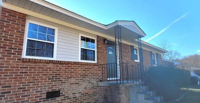 Building Photo - 1908 Darlington Pl