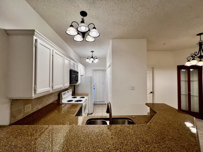 Building Photo - 4800 W Lovers Ln