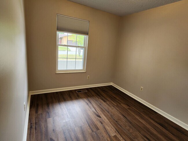 Foto del edificio - 2036 Merle Ln