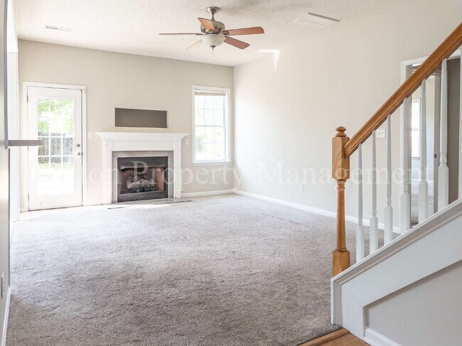 Foto del edificio - 448 Vallie Ln