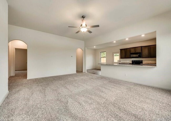 Building Photo - 621 Fountain Dr