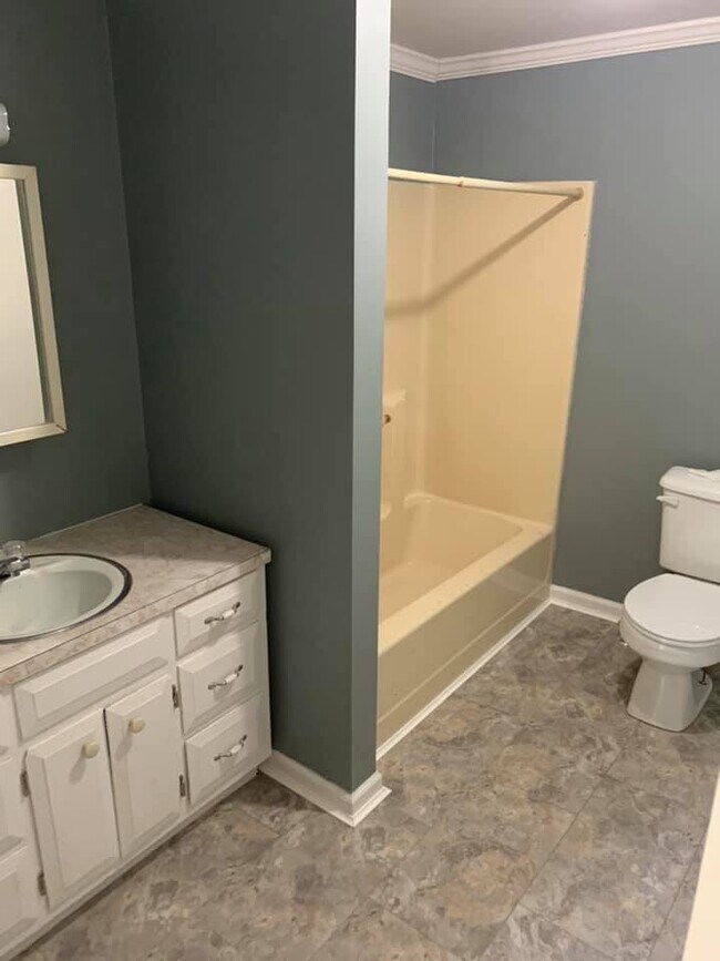 back bathroom - 414 Powell St