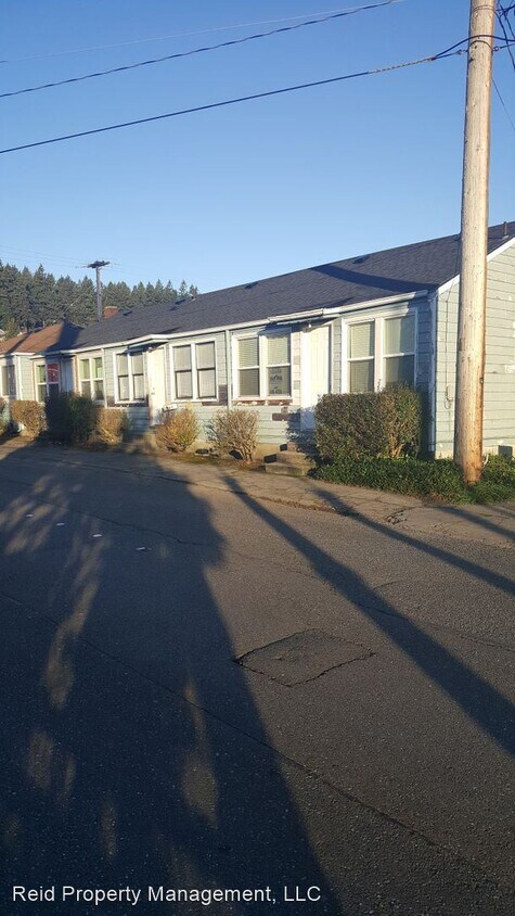 Primary Photo - 102 N Montgomery Ave