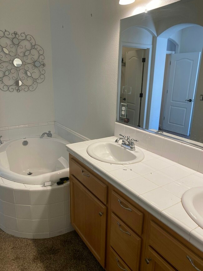 Foto del edificio - 1625 Belmont Ct
