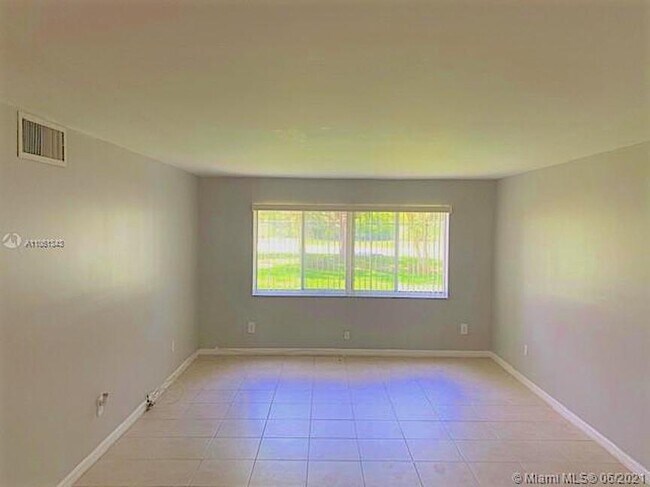 Building Photo - 14840 Naranja Lakes Blvd