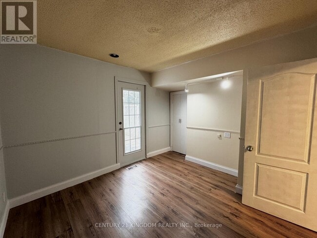 Building Photo - 208 Palmerston Ave