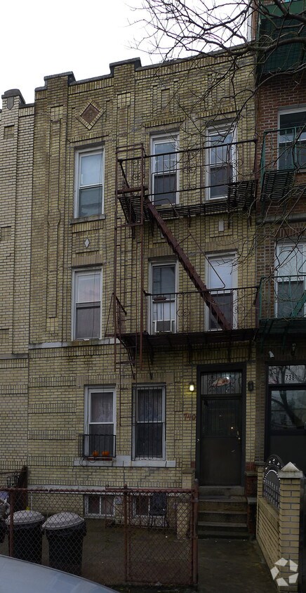 Building Photo - 740 59th St