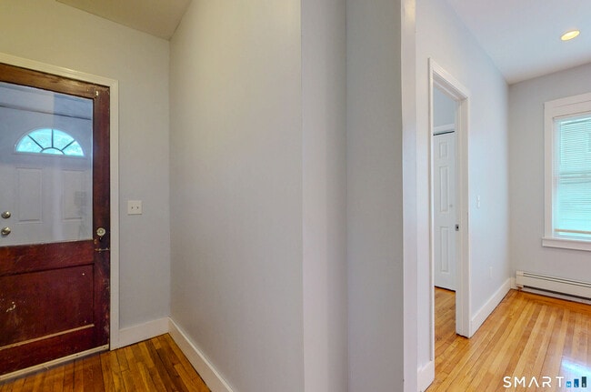 Building Photo - 51 Mead St