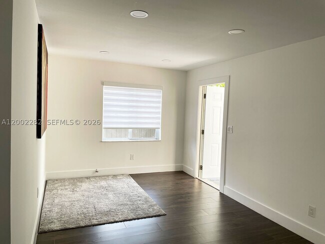 Foto del edificio - 471 NW 32nd Pl
