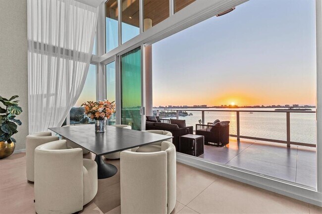 Foto del edificio - 1020 Sunset Point Rd