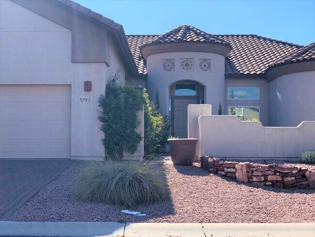 Foto del edificio - 5745 E Sunset Point Dr