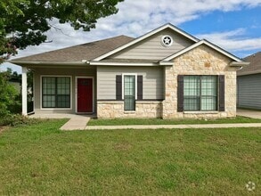 Building Photo - 200 Garden Dr