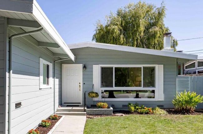 Building Photo - 2516 Dell Ave