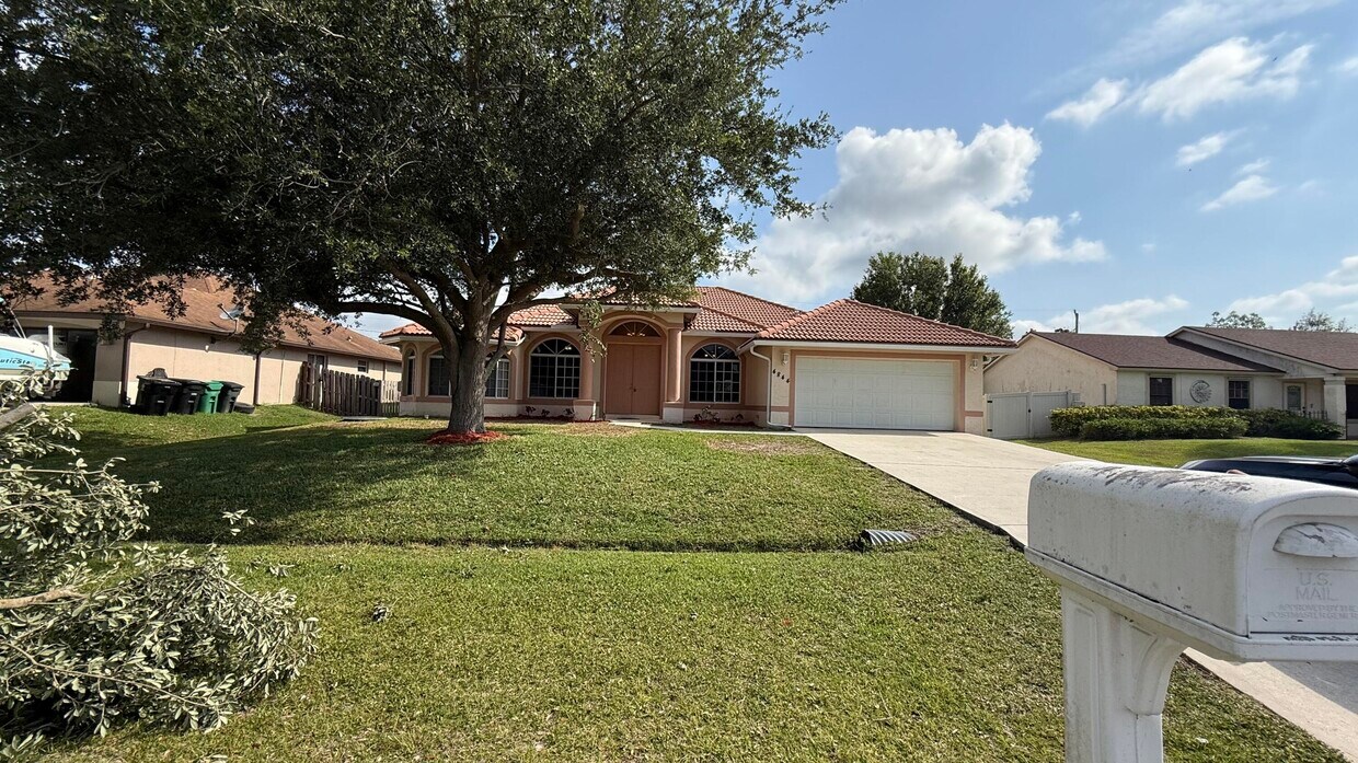 Primary Photo - 4844 NW North Macedo Blvd