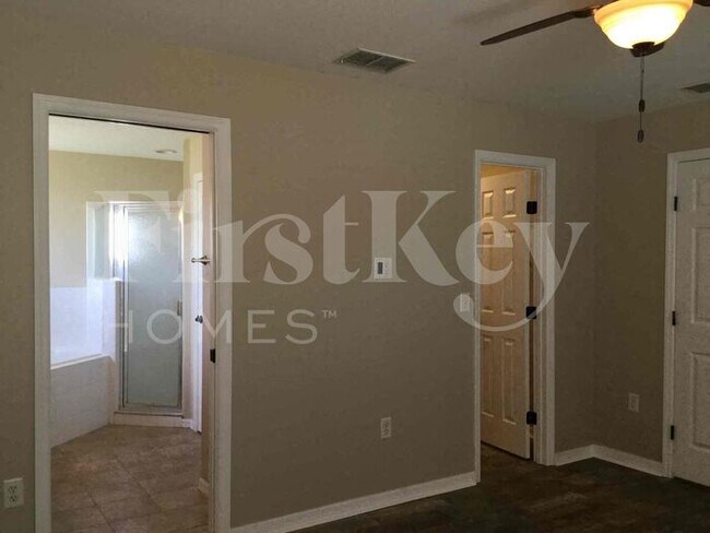 Foto del edificio - 3668 Sandhill Crane Dr