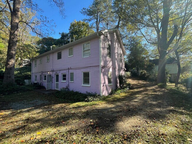 Building Photo - Walk to UNC!