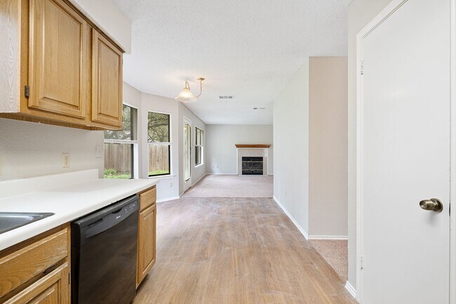 Foto del edificio - 3 Bedroom, 2.5 Bath, 2 Story Home in Milwood